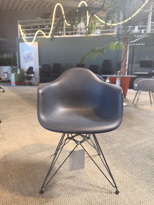 VITRA Eames Plastic Armchair DAW / DAR