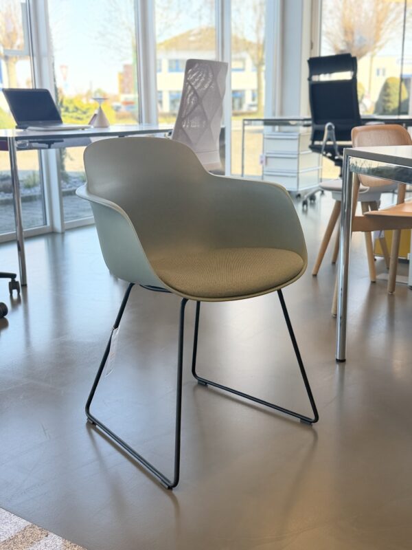 Connection - Luna Chair - Puderblau und Militärgrün